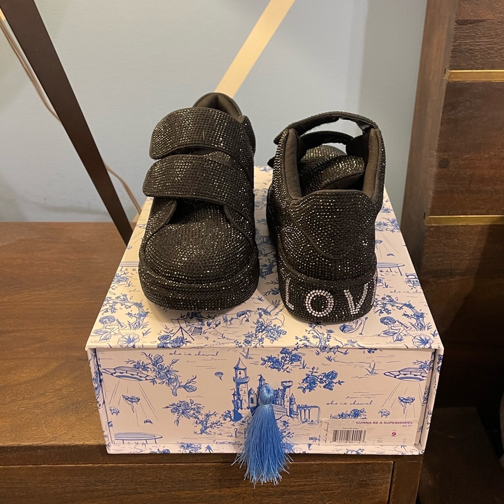 She is Cheval Sneaker Size 40 - I’m gonna be a supermodel